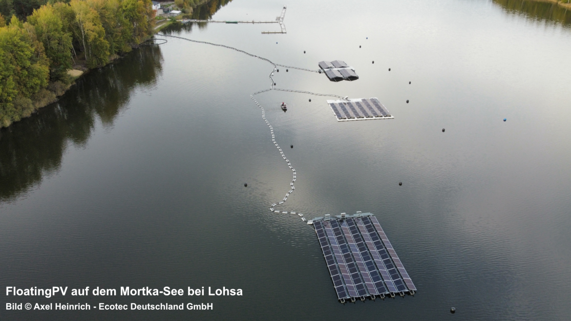 Drohnenaufnahme FloatingPV auf dem Mortkasee bei Lohsa